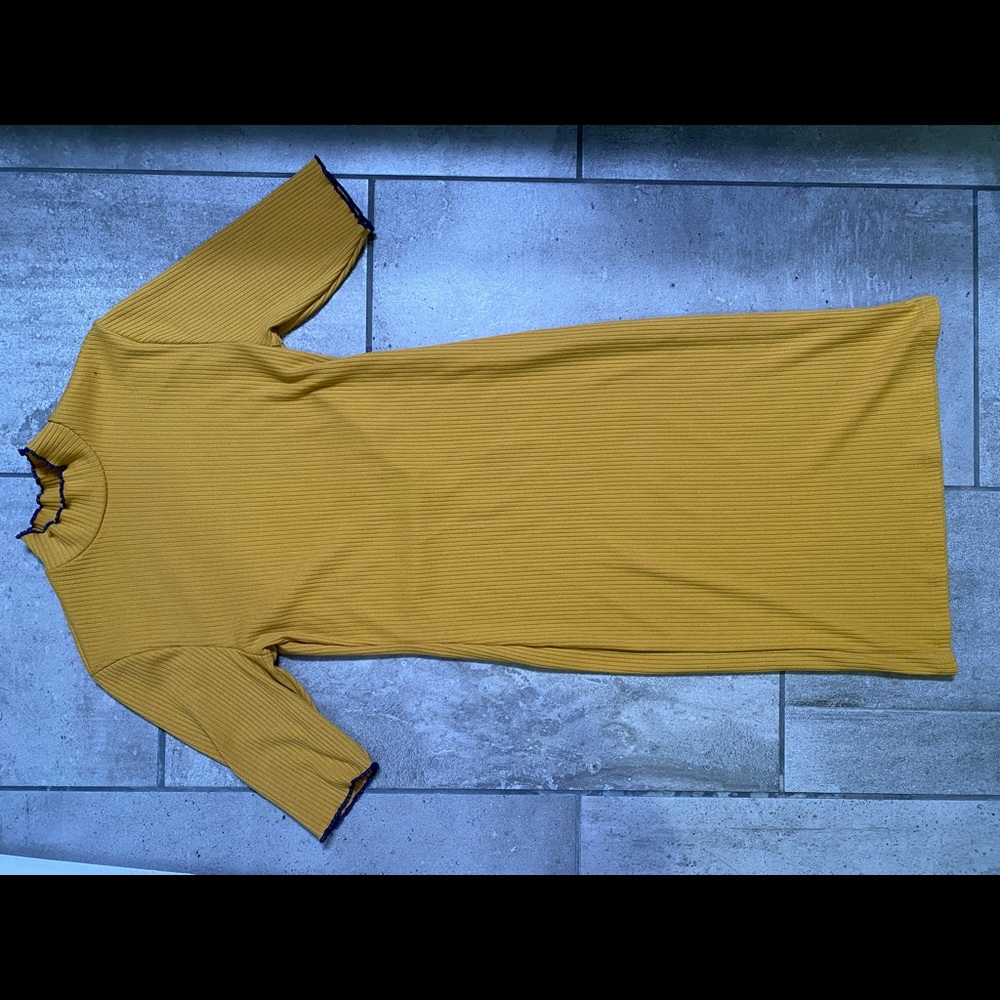 Half-Sleeve Mockneck Bodycon Mini Dress - Picture 2 of 3